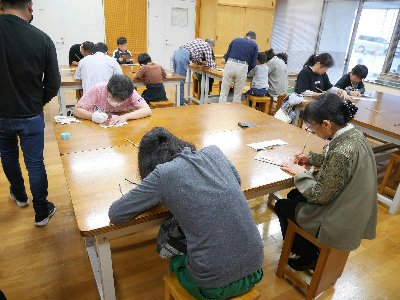 板金体験の様子・写真（全体）