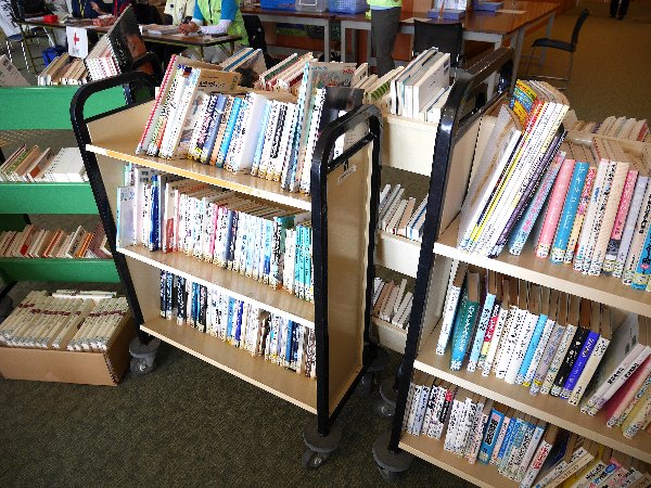 古本が並んだブックトラック